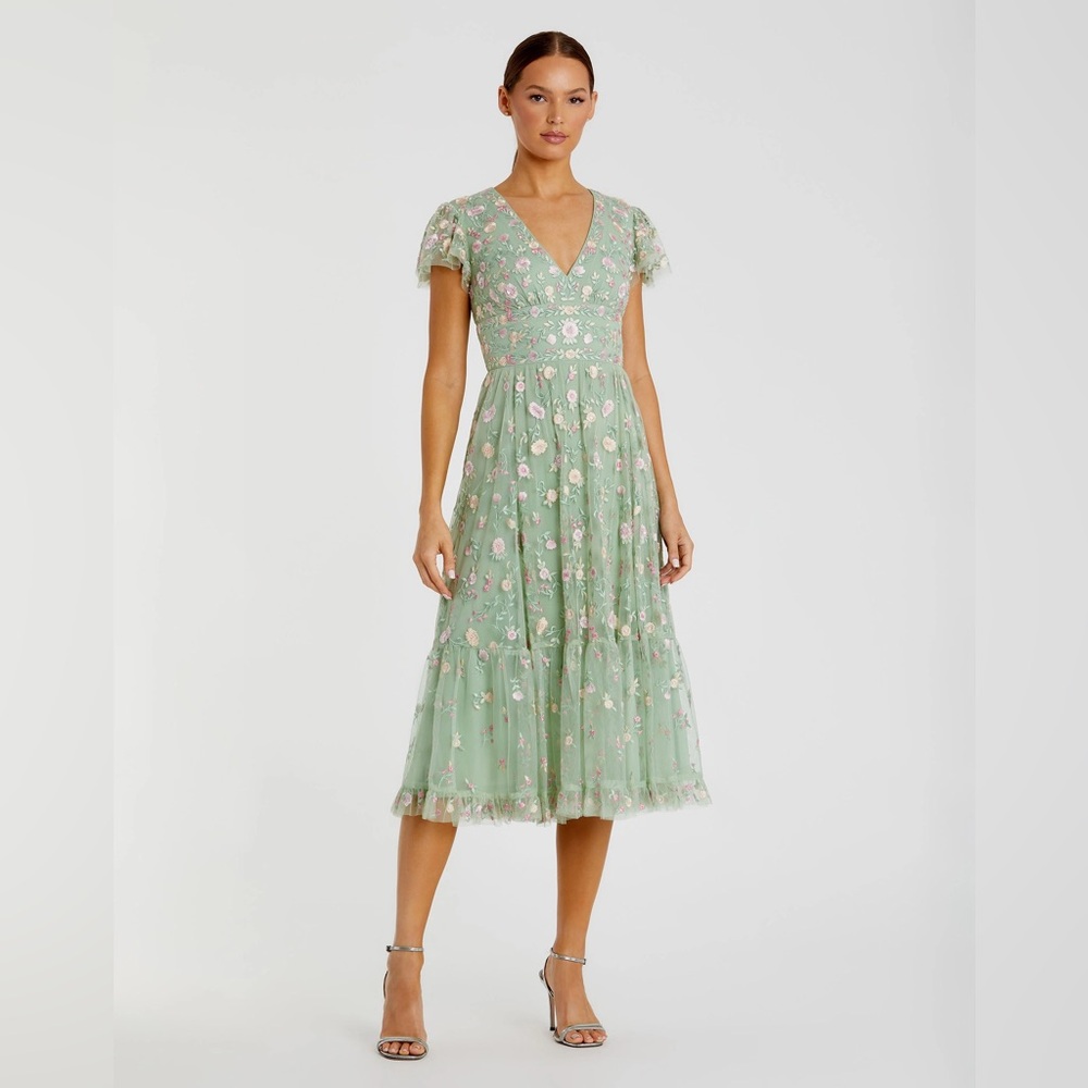 MAC DUGGAL
Green Multicolor Embroidered V Neck Cap Sleeve Midi Dress